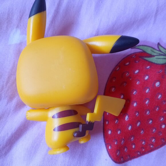 Pokemon Pikachu Funko Pop - Picture 2 of 2
